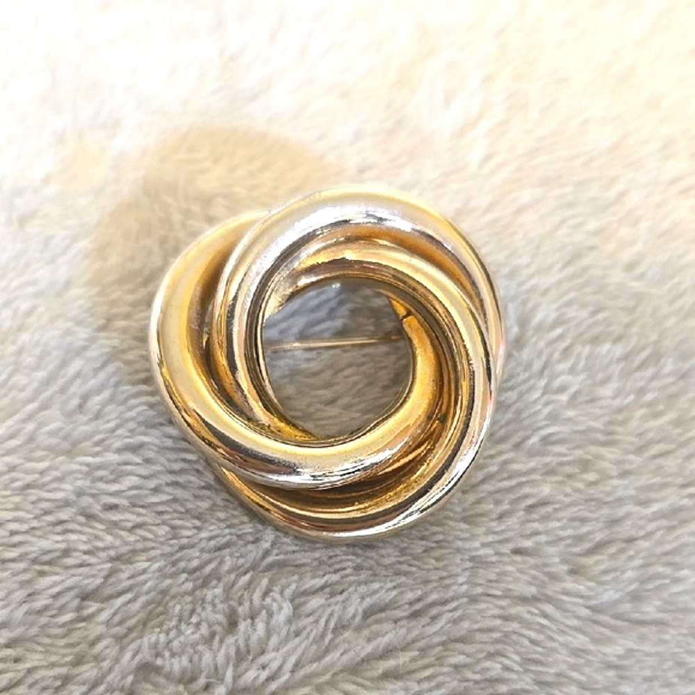 #217 Vintage Gold Interlocking Circular Brooch